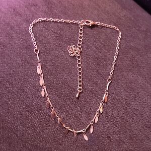 Radiant Gold Pendant Necklace with Intricate Detailing